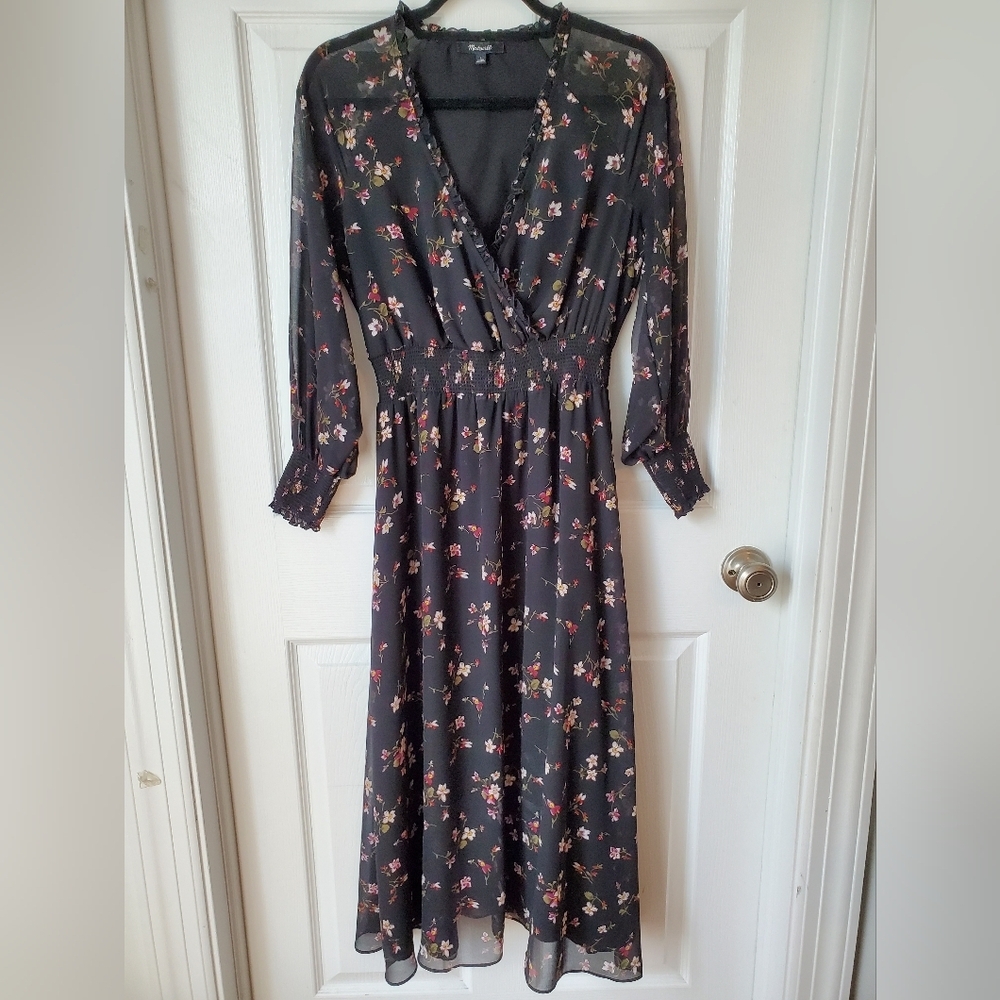 Madewell Georgette Smocked Midi Dress in Backyard Blooms- Size Small - Picture 3 of 6